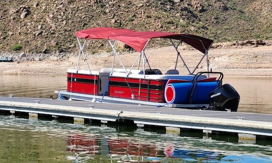 Beautiful 2022 Crest 240LX Tritoon for rent at Canyon lake with seating for 12!