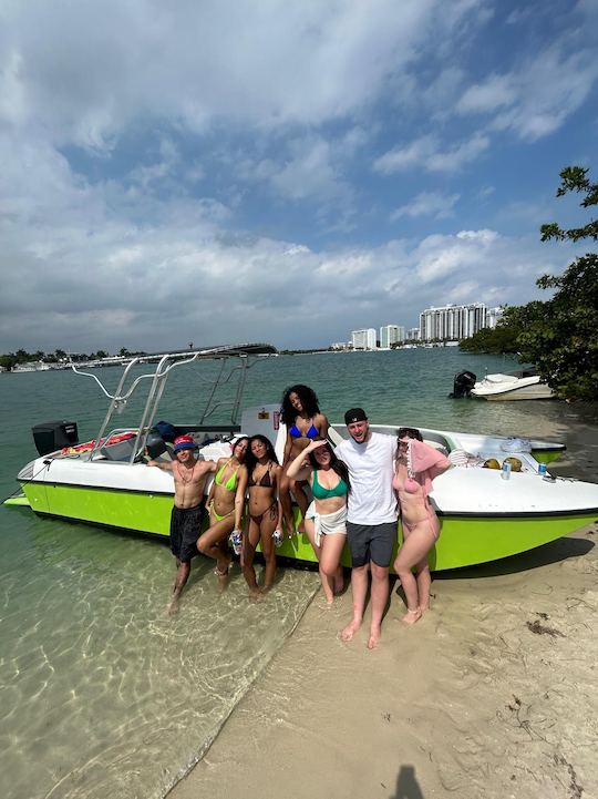 Catamarán 28” ⭐️ Best way to Enjoy Miami On a boat for the best price in town