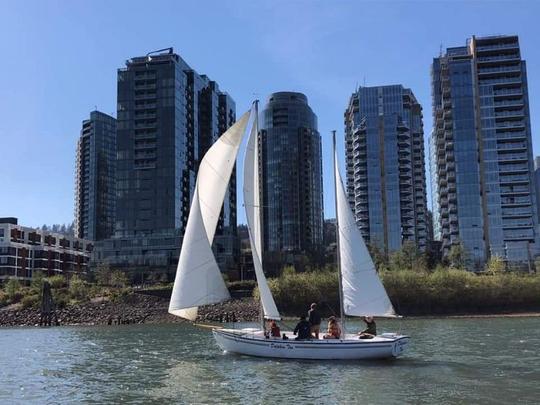 Open 29' daysailor for up to 12 friends in Portland, Oregon