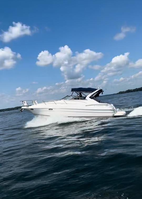 Yacht de sport Regal 3560 de 36 pieds sur le lac Norman