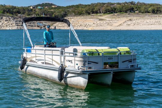 Party Tri-toon for up to 12 People on Lake Travis