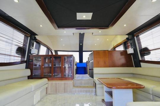 72 pieds | 32 personnes | Yacht de location spacieux et luxueux 