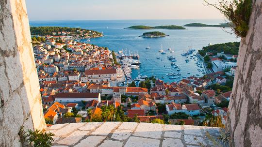 Excursão particular de lancha pela Ilha Hvar e Ilhas Pakleni saindo de Split