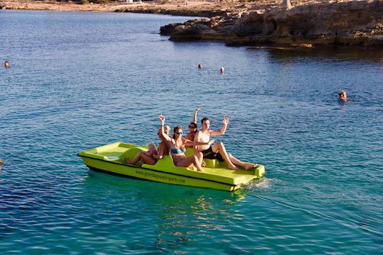 Aluguel de pedalinhos em Green Bay, Protaras, Chipre