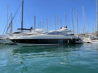 Iate a motor Azimut de 72 pés com motor duplo em Alicante