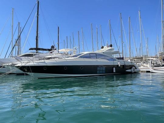 Yacht à moteur Azimut de 72 pieds avec bimoteur à Alicante