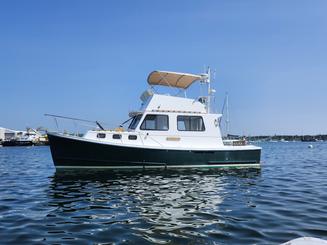 Navegue pela Baía de Casco a bordo do Flye Point Trawler de 32 pés!