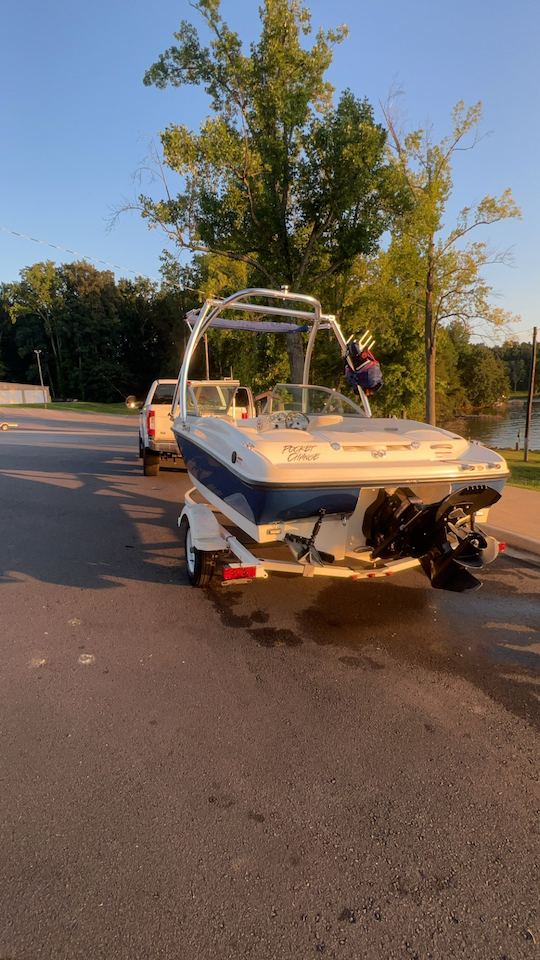 Bateau familial Bayliner Bowrider de 18 pieds avec capitaine !