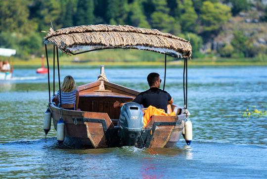 Excursion panoramique en bateau sur le lac de Skadar jusqu'au monastère de Kom