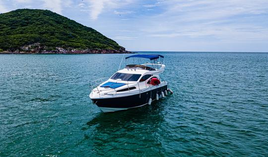 AZIMUT 50FT LUXURY YACHT CHARTER