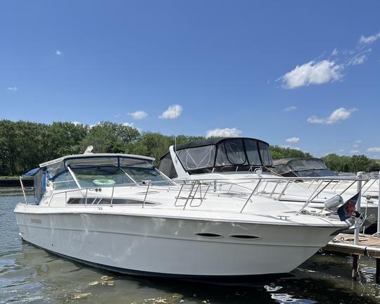 Location avec capitaine sur un Sea Ray de 40 minutes avec toutes les commodités à Chicago !