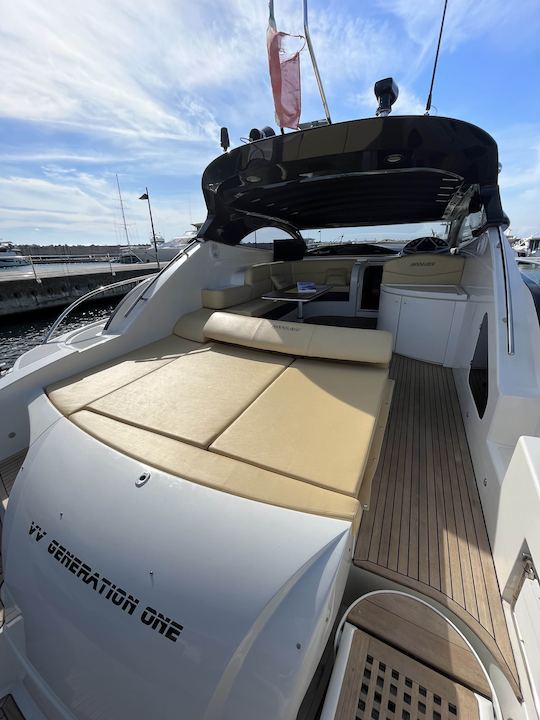 Un yacht incroyable Rizzardi '45 à Castellammare di Stabia !