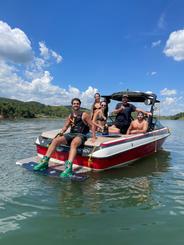 21,5€ Barco de wakeboard con clases de wakeboard incluidas