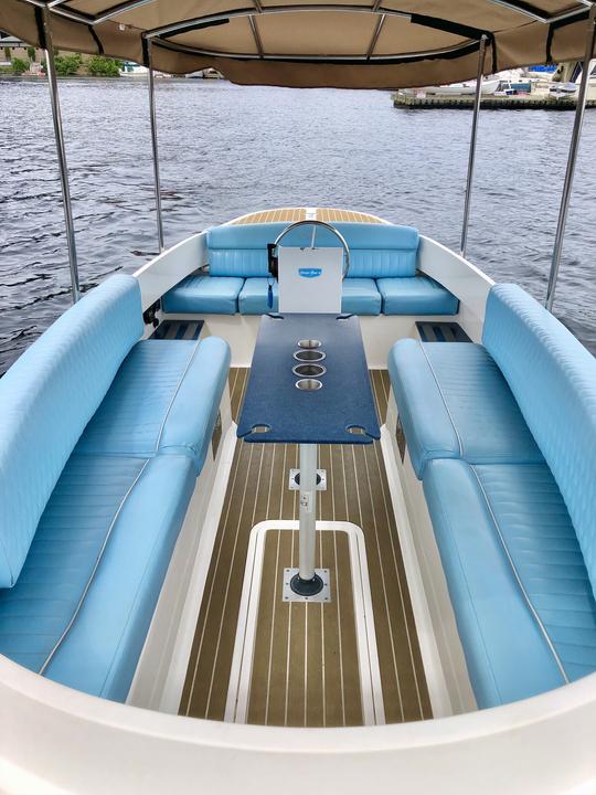 Electric Fantail Boat for Rent in Lake Union