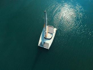 Grand catamaran à voile pouvant accueillir jusqu'à 25 personnes !