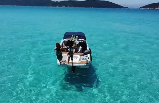 Location de yacht à moteur de 27 pieds à Arraial do Cabo, Rio de Janeiro, Brésil