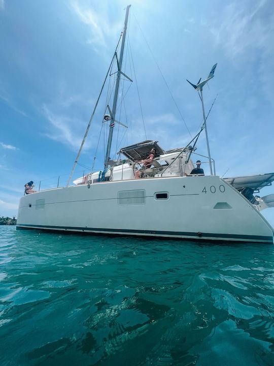 Catamarã localizado em Jaco/Herradura