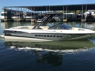 Malibu Wakesetter 247 LSV Surf Boat