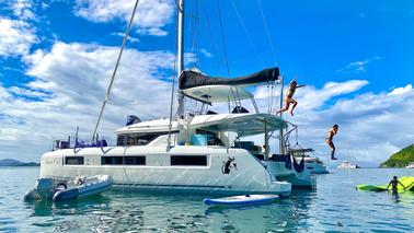 Felicidade no mar: suba a bordo do catamarã 50' Lagoon