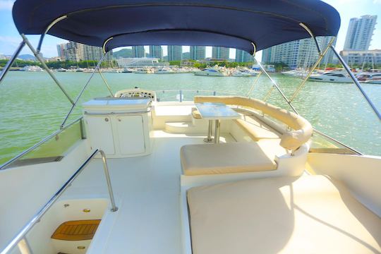 63ft Luxury Yacht Rental in Sanya