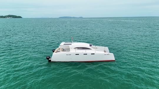 38' Stealth Power Catamaran - Faraway  Hot Chilli