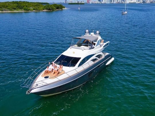 Yacht de 57 minutes à la marina de Miami Beach - Bénéficiez de 100 % de réduction ! *