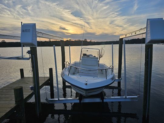 18' Center Console Pocket Rocket fishing boat. 