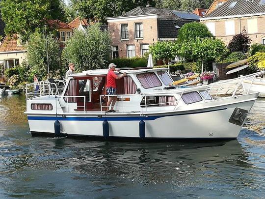 Palan C 950 (Kloek) ideal for family cruising on the dutch canals