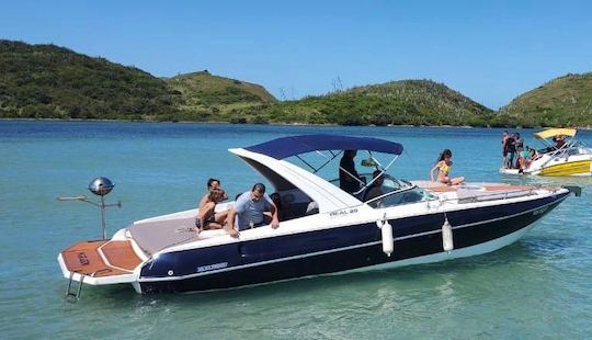 Location d'un véritable yacht à moteur de 29 pieds à Arraial do Cabo, Rio de Janeiro, Brésil