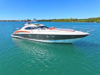 Yacht de sport SunSeeker de luxe de 65 pieds à Miami Beach, en Floride