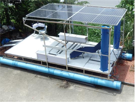 Barco solar no lago Songkhla