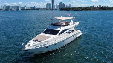 Yate Azimut de lujo de 55 pies para una increíble experiencia de alquiler en Miami Beach, Florida