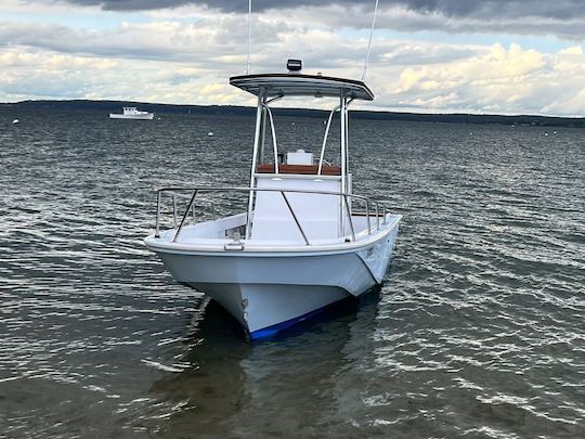 Barco Boston Whaler de 22 pés com capitão ou a casco! Entre na água hoje!