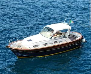 Enjoy the Amalfi Coast on a private boat