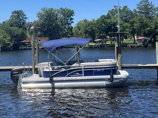 Family, Friends or Colleagues a 20ft pontoon is a great way to spend your time  