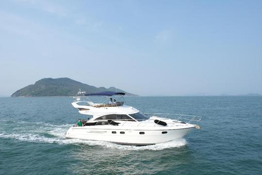 Luxurious Day Trip Charter on a 44' Yacht at Setonaikai, a breathtaking Nature.