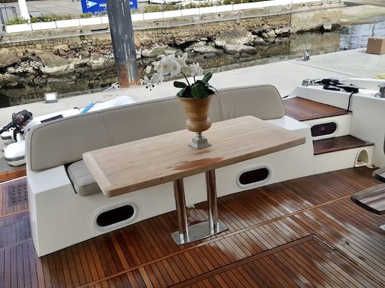 Yate Flybridge de 64 pies para 20 personas en Río de Janeiro