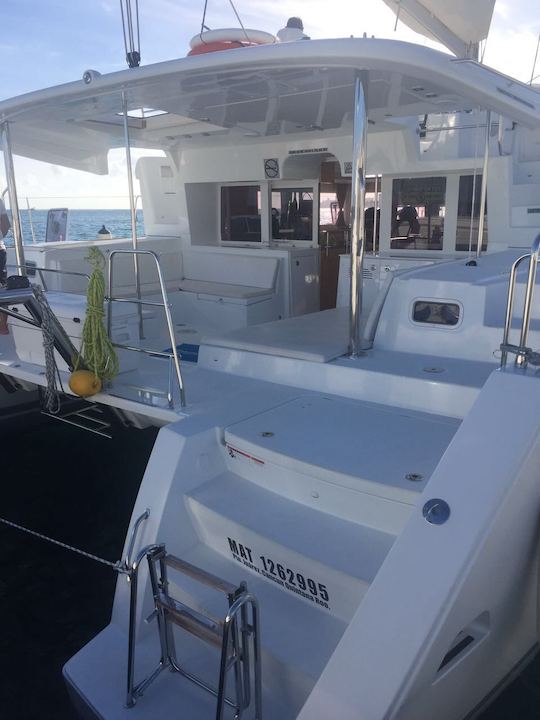 Alquiler privado en catamarán de lujo de 45 pies/capacidad para 38 personas