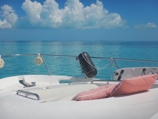 60ft Motor Yacht Charter in Beautiful Exuma, Bahamas