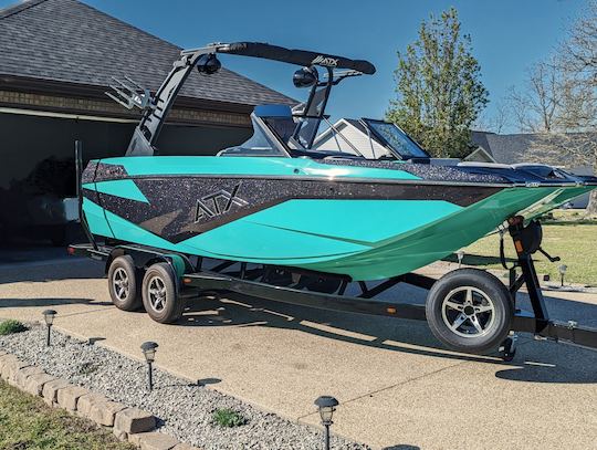 Captained Championship Wakesurf Boat for Cruise/Surf/Swimming at Beaver Lake