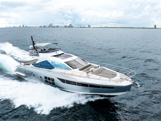 Luxury Azimut S7 Yacht Charter – Miami & Bahamas