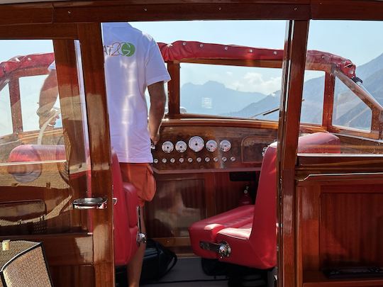 Recorrido por el lago Como en un barco clásico de madera