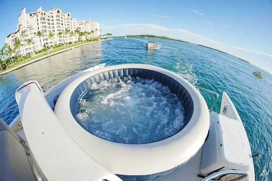 APROVEITE MIAMI NO NOVO AZIMUT DE 68 PÉS COM JACUZZI!