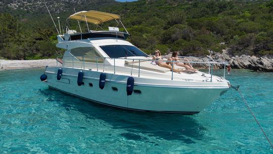 Yacht à moteur de luxe de 50 pieds à Bodrum ! Profitez de la côte turque !