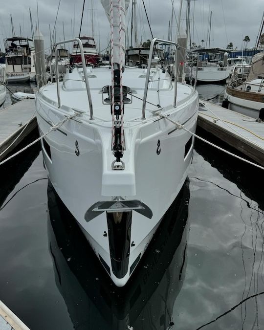 37ft Beneteau Cruising Monohull - 3 cabins/2 heads - Marina del Rey