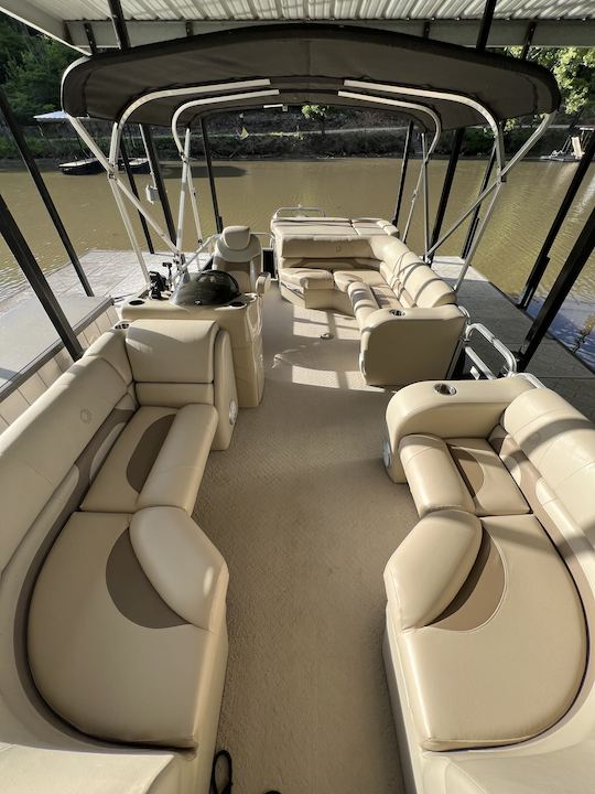 Beautiful 21’ Black Lowe Pontoon W/115hp Outboard Located On Lake Of The Ozarks