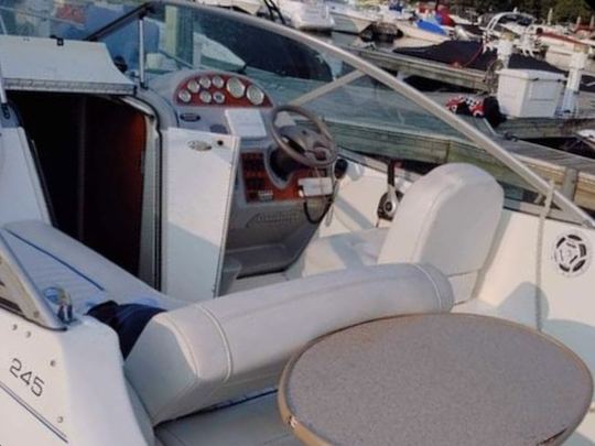 2006 Bayliner 245 Cabin Boat