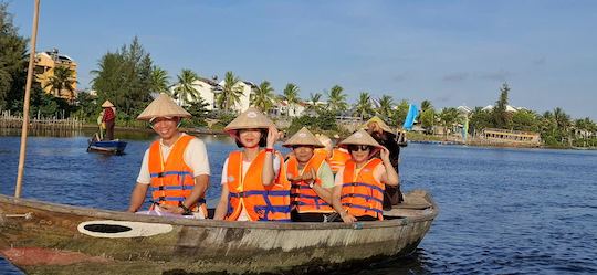 Experiencia rural en Hoi An: paseo en barco por el río Co Co y ciclismo por senderos inexplorados