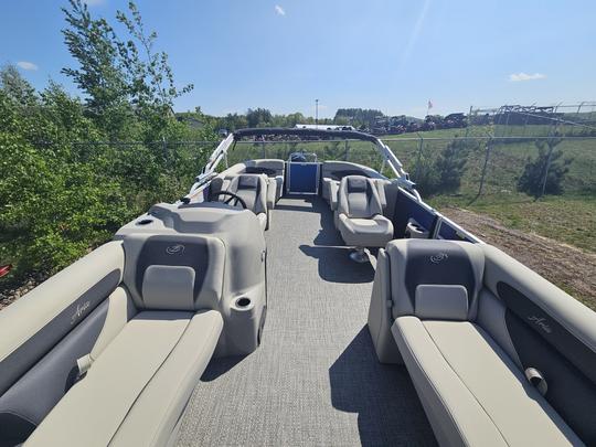 Set Sail in Style: Rent the Luxurious Barletta Aria Pontoon Today!