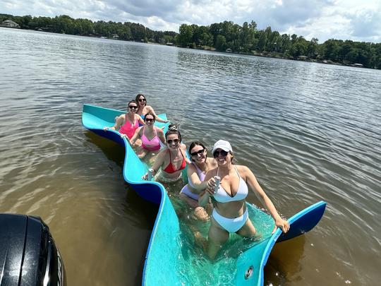 Barco de festa Pontoon 2022 no Lago Norman